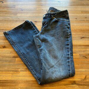 GAP Curvy Flare classic‎ 5 pocket denim medium wash lowrise size 6R